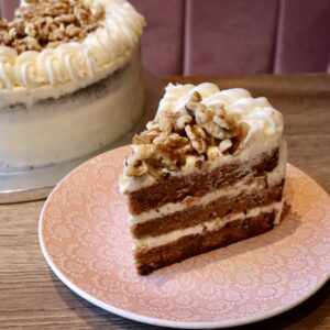 Porción de carrot cake